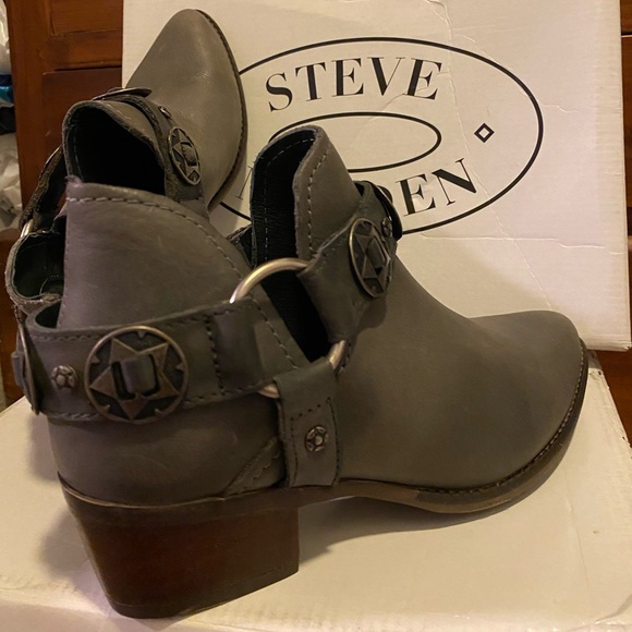 Steve Madden Aces Grey Leather Bootie size 6.0 - Picture 3 of 4
